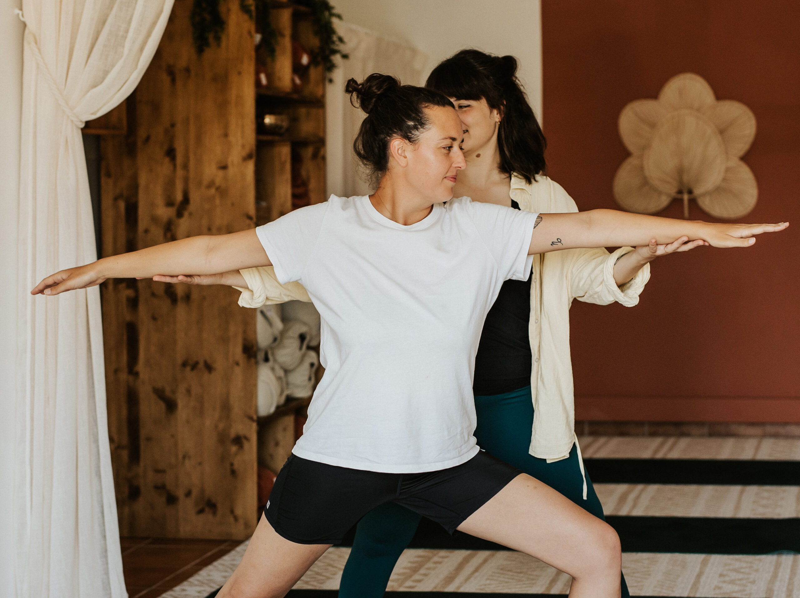 Je suis Coralie et je guide des cours de yoga, des soins et des ateliers adaptés à chaque âge de la vie. Retrouvez-moi dans le Beaujolais.
